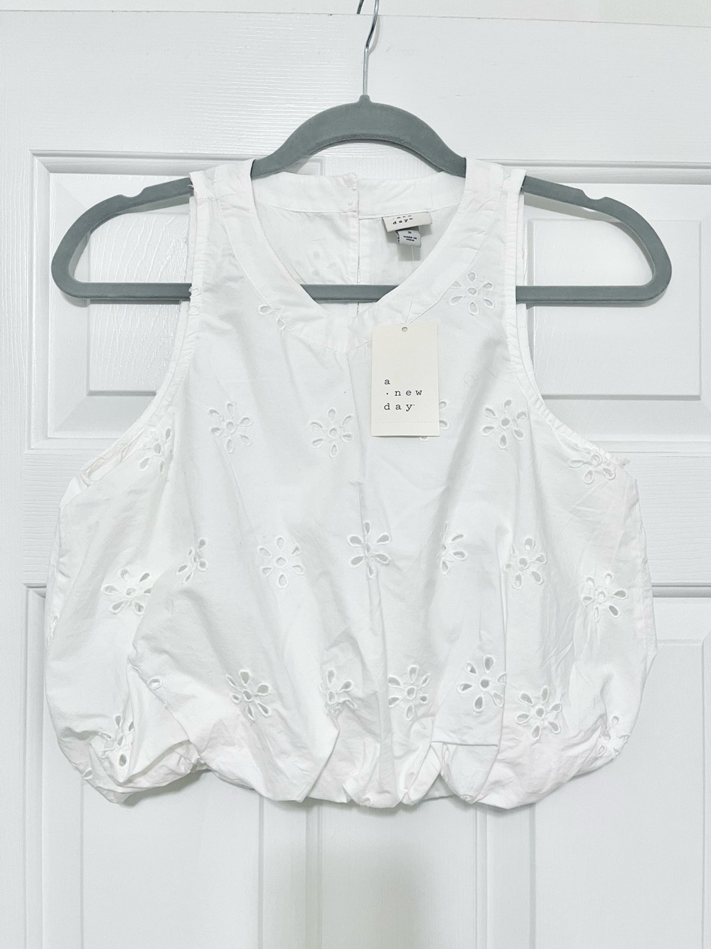 NWT a new day White Eyelet embroidered Sleeveless Top size S